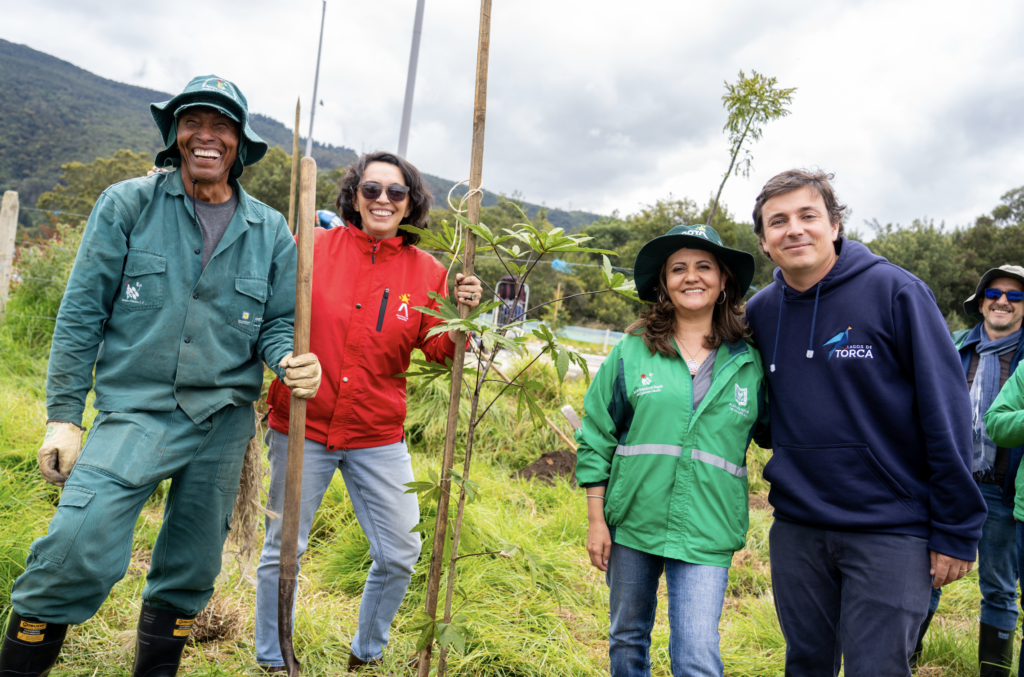 Con la plantación de 100 árboles en Lagos de Torca se fortalece la biodiversidad en el norte de Bogotá